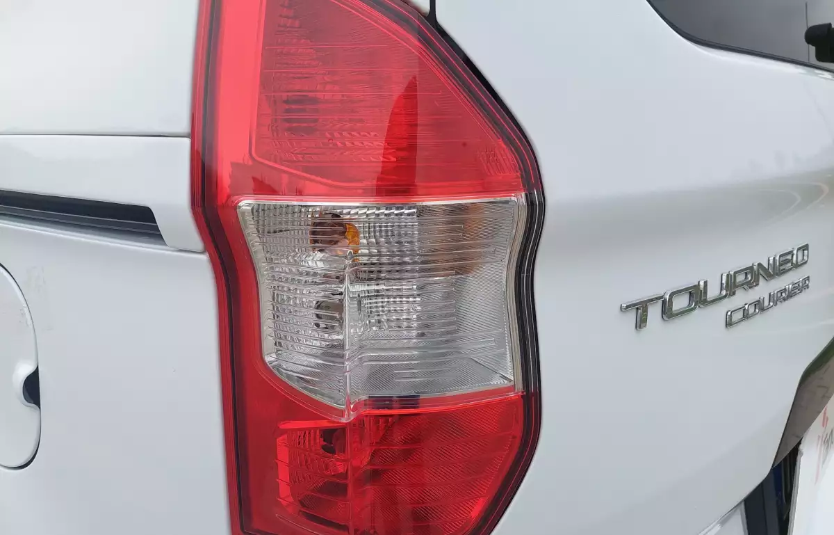 Ford Tourneo Courier 1.5 Tdci Titanium Plus 100HP